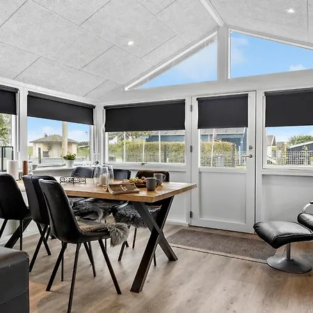 Lovely In With Wifi Holiday home